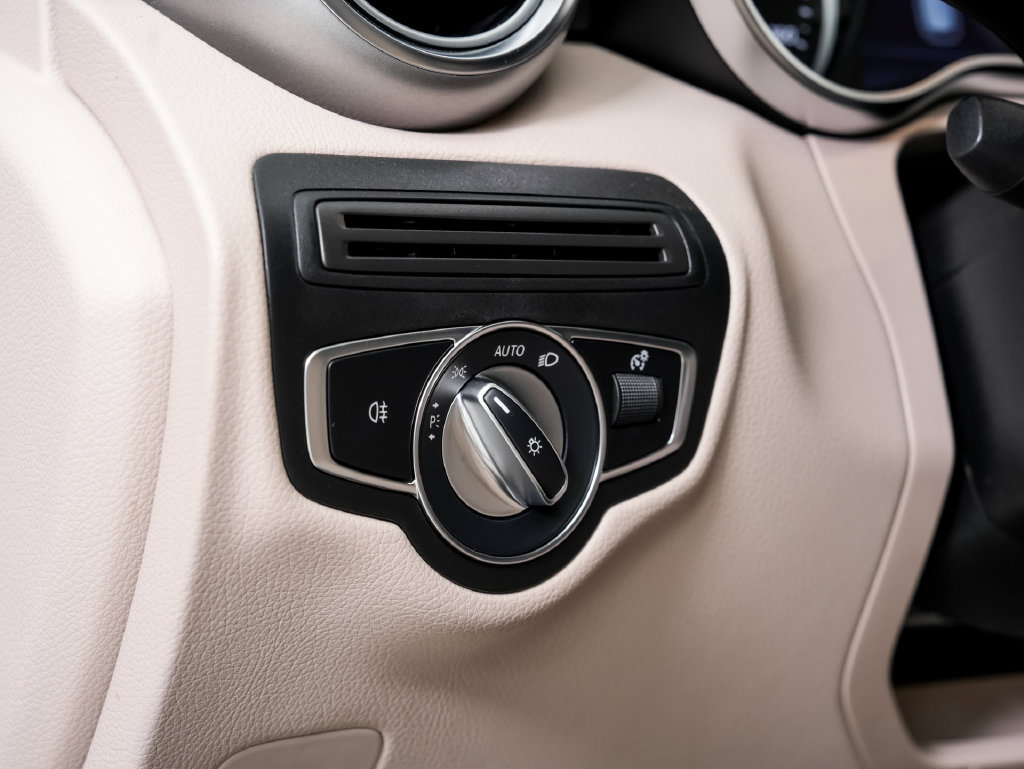 Used 2022 Mercedes-Benz GLC 300 4MATIC image 10
