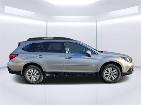 Used 2019 Subaru Outback 2.5i Premium image 2