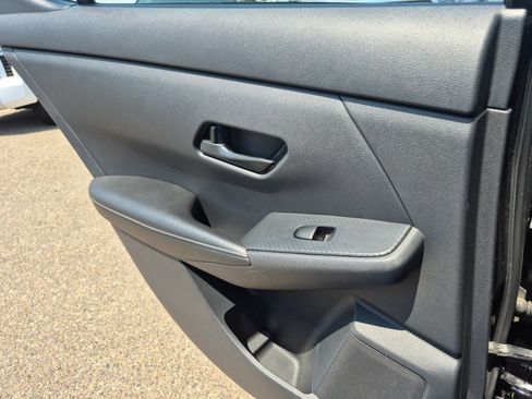Used 2025 Nissan Sentra SV FWD image 19
