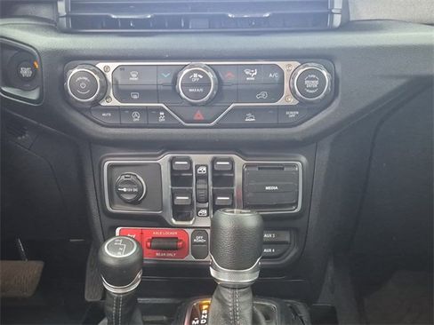 Used 2025 Jeep Wrangler Willys image 11