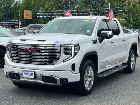 Used 2024 GMC Sierra 1500 Denali w/ Technology Package AWD/4WD image 2