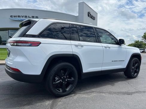 Used 2024 Jeep Grand Cherokee Altitude AWD/4WD image 47