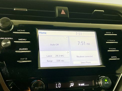 Used 2018 Toyota Camry SE FWD image 27