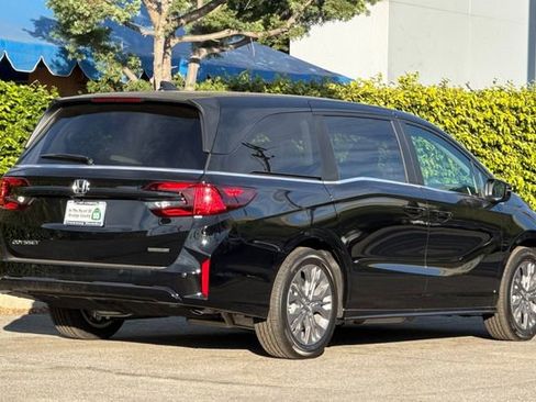 New 2026 Honda Odyssey Touring image 4