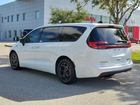 Used 2024 Chrysler Pacifica Limited FWD image 7
