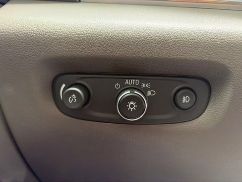 Used 2019 Chevrolet Traverse Premier w/ Driver Confidence II Package FWD image 7