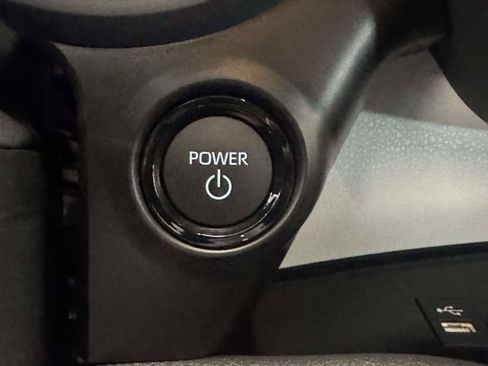 Used 2026 Toyota Sienna LE FWD image 25