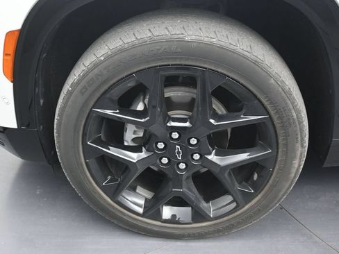 Used 2024 Chevrolet Traverse RS FWD image 9