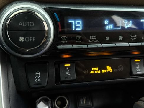 Used 2023 Toyota RAV4 XLE image 28