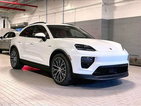 Used 2026 Porsche Macan 4 Electric AWD/4WD image 7