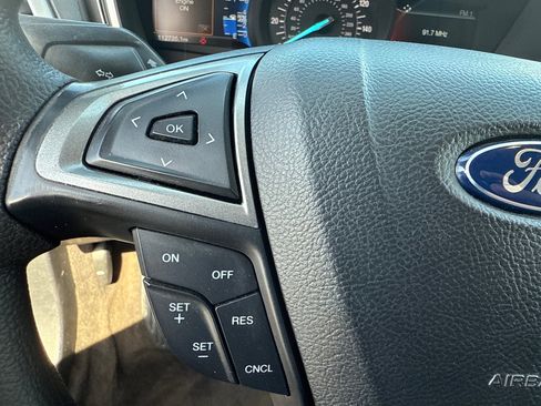 Used 2017 Ford Fusion SE w/ Fusion SE Technology Package image 30