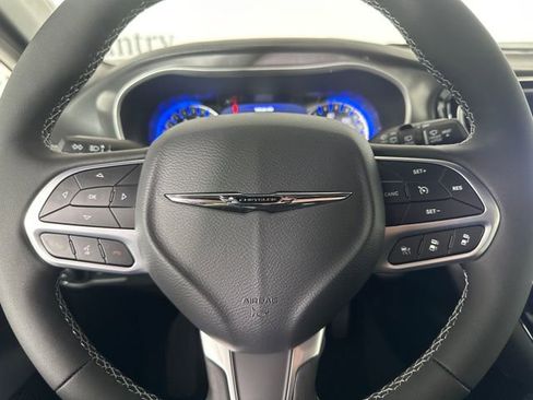 New 2026 Chrysler Pacifica Select image 11