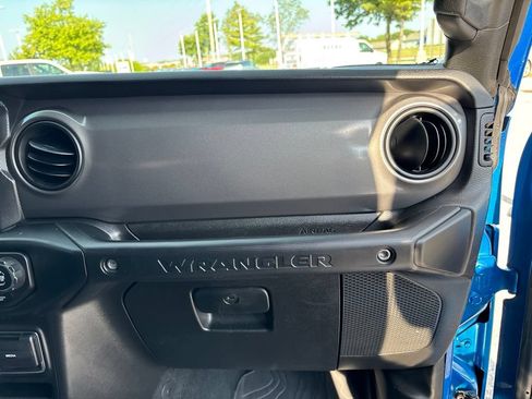 Used 2023 Jeep Wrangler Unlimited AWD/4WD image 29