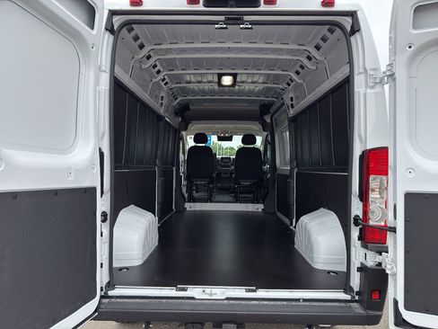 New 2026 RAM ProMaster 2500 w/ Convenience Group image 32