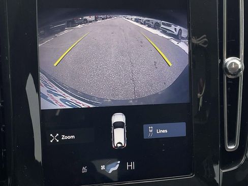 Used 2019 Volvo XC40 T5 Momentum image 17