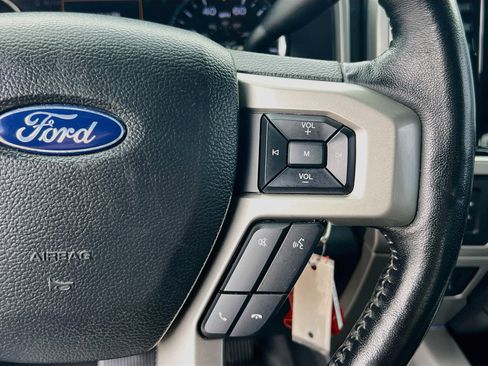 Used 2022 Ford F250 Lariat w/ Lariat Value Package AWD/4WD image 19