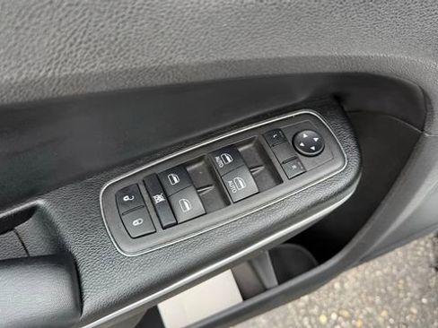 Used 2022 Chrysler 300 Touring L image 15