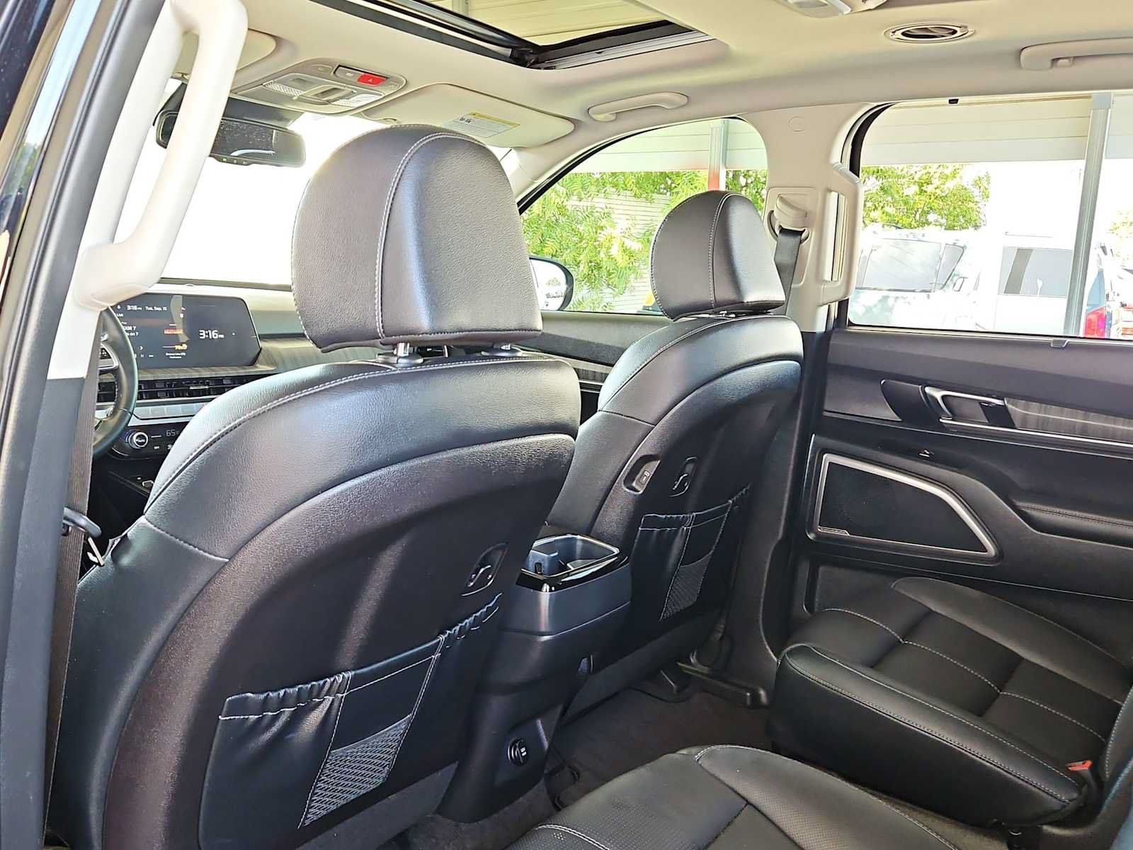 Certified 2025 Kia Telluride EX w/ EX Captain's Chair Package FWD image 15