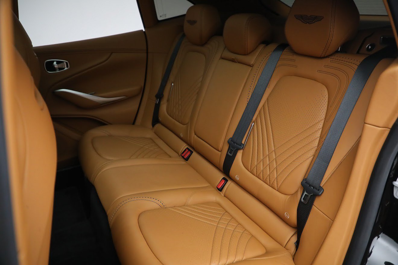 Used 2021 Aston Martin DBX AWD/4WD image 24