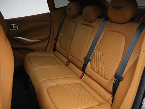 Used 2021 Aston Martin DBX AWD/4WD image 24