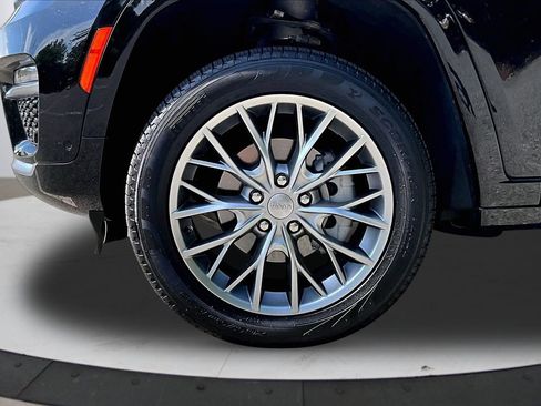 Certified 2025 Jeep Grand Cherokee Summit AWD/4WD image 33