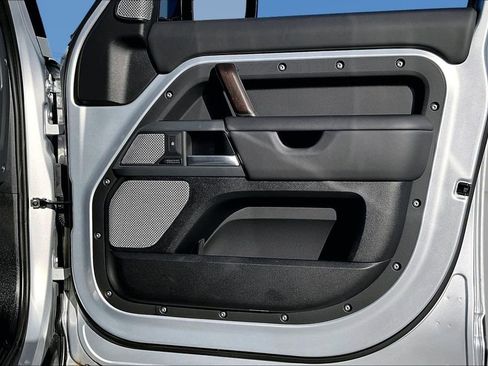 Certified 2024 Land Rover Defender 130 X image 27