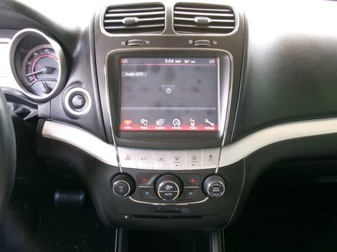 Used 2018 Dodge Journey SXT w/ Safe & Sound Group FWD image 19