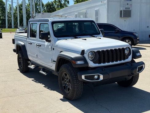 Used 2025 Jeep Gladiator Sport AWD/4WD image 4