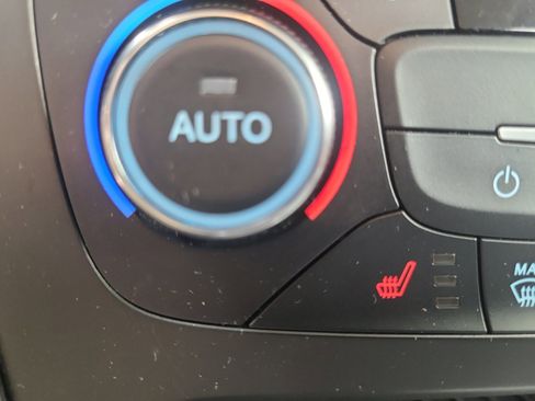 Used 2015 Ford Focus Titanium FWD image 29