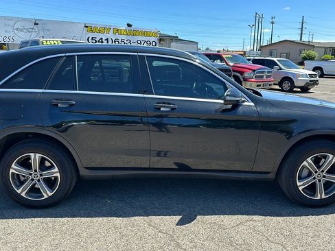 Used 2019 Mercedes-Benz GLC 300 4MATIC image 3
