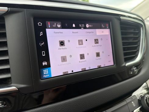 Used 2022 Chrysler Voyager LX FWD image 31