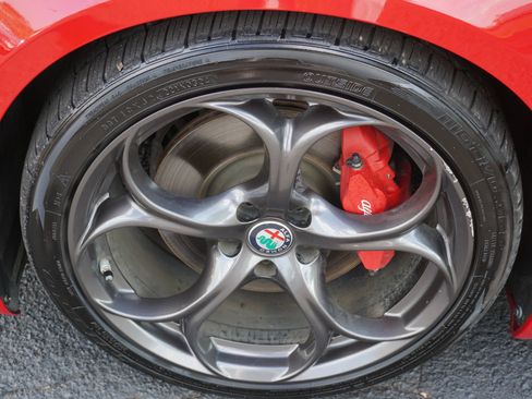 Used 2018 Alfa Romeo Giulia Ti Sport w/ Quick Order Package 22U Sport RWD image 11