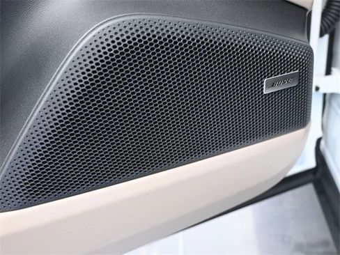 Used 2025 Porsche Macan Electric image 9