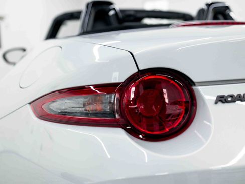 Used 2019 MAZDA MX-5 Miata Grand Touring w/ GT-S Package RWD image 36