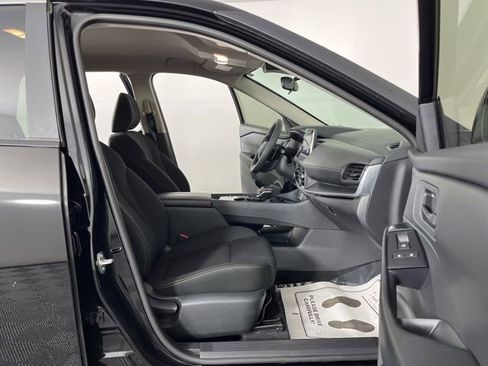 Used 2025 Nissan Rogue S FWD image 37