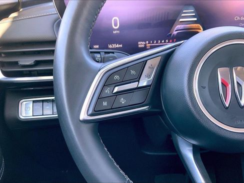 Used 2025 Buick Envision Preferred image 18