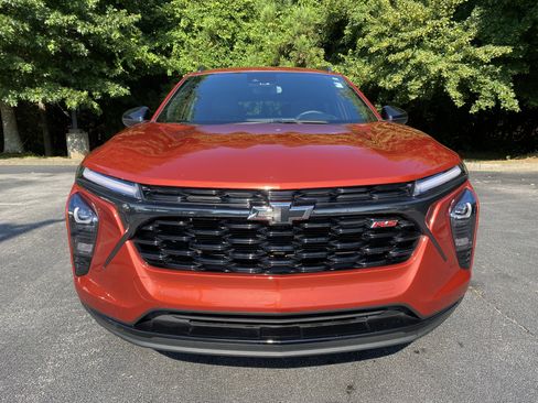 Used 2024 Chevrolet Trax RS w/ Driver Confidence Package FWD image 3