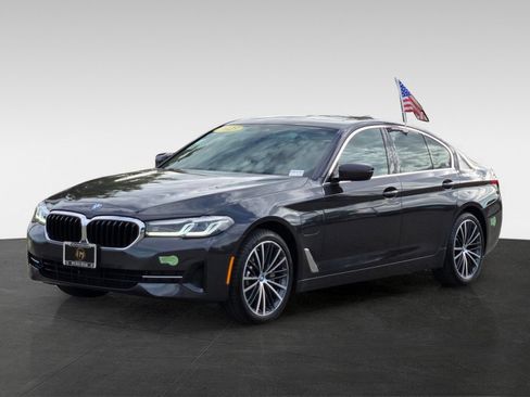 Used 2023 BMW 530e w/ Premium Package RWD image 7