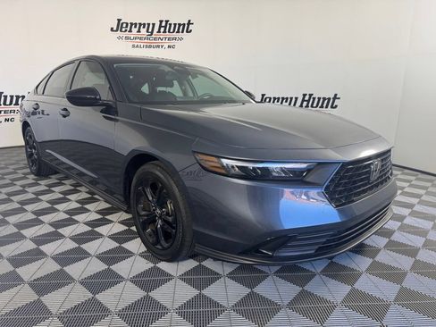 Used 2025 Honda Accord SE image 6