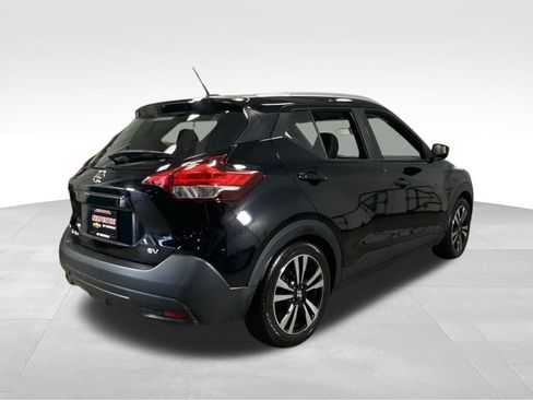 Used 2019 Nissan Kicks FWD image 9