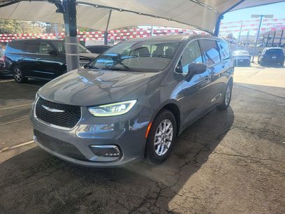 Used 2023 Chrysler Pacifica Touring-L