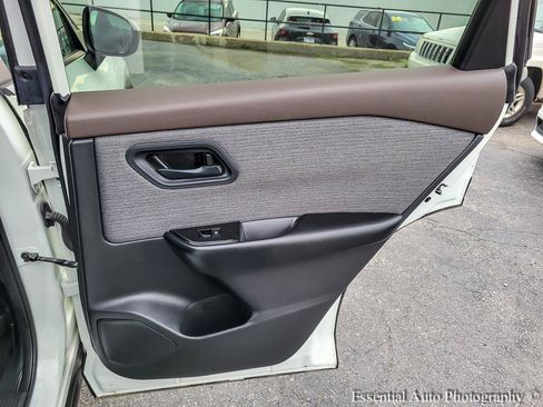 Used 2023 Nissan Rogue S FWD image 25