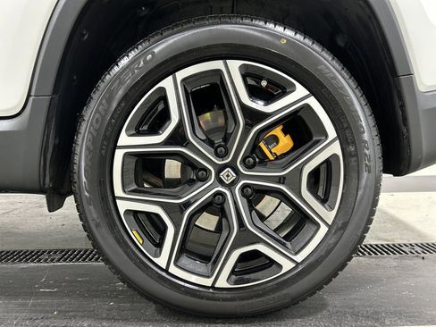 Used 2022 Rivian R1T Adventure image 10