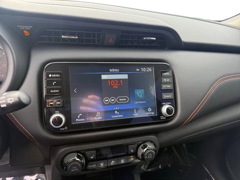 Used 2021 Nissan Kicks SR w/ SR Premium Package image 12