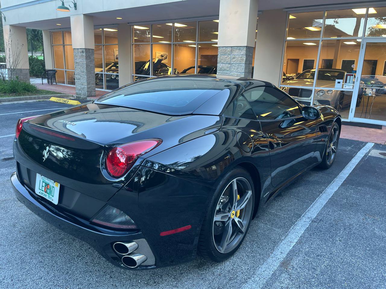 Used 2010 Ferrari California RWD image 18