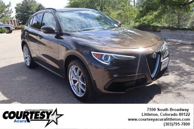 Used 2018 Alfa Romeo Stelvio Sport w/ Quick Order Package 22J Sport AWD/4WD image 8