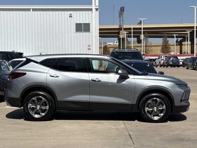 Used 2025 Chevrolet Blazer LT AWD/4WD image 3