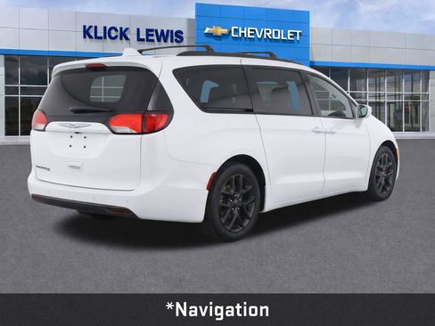 Used 2018 Chrysler Pacifica Touring-L Plus w/ S Appearance Package FWD image 8