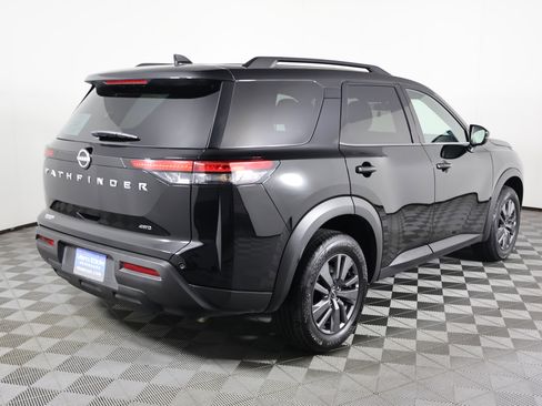 Used 2025 Nissan Pathfinder SV image 6