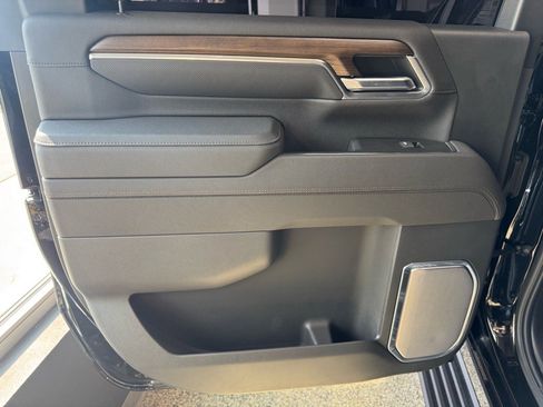 Used 2025 Chevrolet Silverado 3500 High Country w/ Midnight Edition image 10